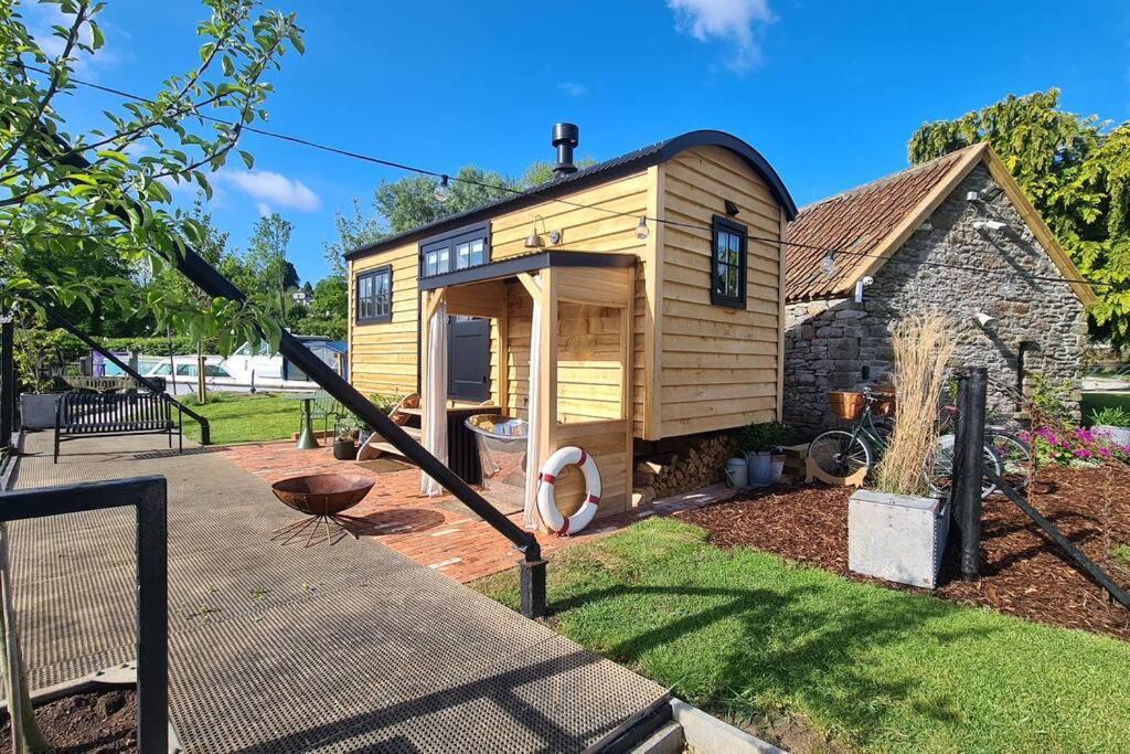 شقة Island Hut - Outdoor Bath Tub, Firepit And Water Equipment Saltford المظهر الخارجي الصورة
